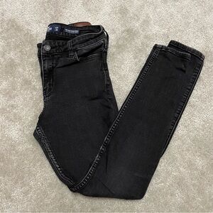 Hollister Women’s Mid-Rise Super Skinny - Black - Size 5 S